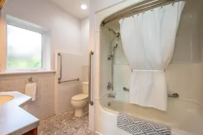 Waterfront LUXURY Guesthouse + Spa Amenities, near Martinique Beach - Image 5