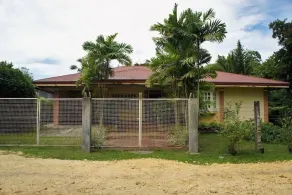 Guesthouse Surrounded By Trees - Image 5