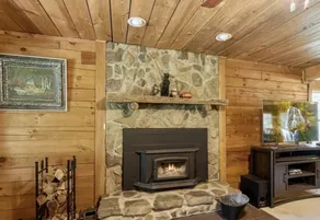 Log Cabin near Ski Mountains - Image 2