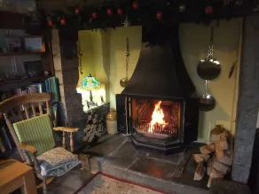 Old detached stone cottage in Shakespeare country - Image 2