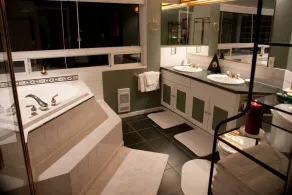 Oceanview Guest Suite with Large 2 Person Soaker Tub - Image 3