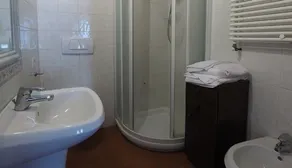 Ginestra, hus med uteplats och utsikt över den gemensamma poolen - Image 2