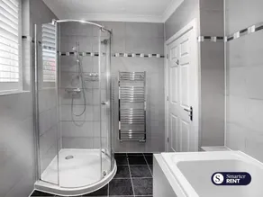 Chobham - 3 Bedroom Townhouse W/ Garden & Parking - Image 4