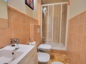 Dejligt renoveret landsbyhus i bjergene  med pool! - Image 4