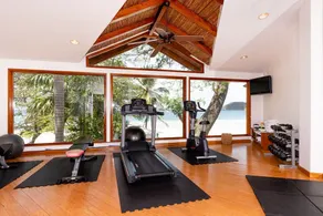 Luxurious Beachfront Villa - Image 2