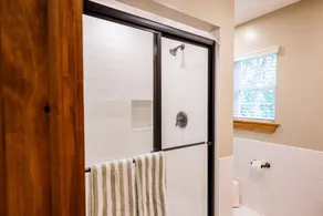 Riverfront House With Dock Sleeps 8 - Image 4