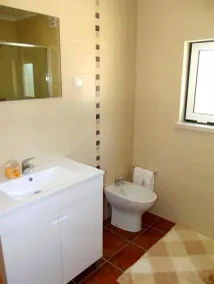 Cottage per famiglie con piscina in splendida posizione - Image 3