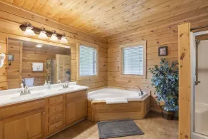 Incroyable Cabine Premium, HotTub, Piano, Près de Spectacles, Près de Big Cedar, Jacuzzi Tub - Great Getaway - Image 3