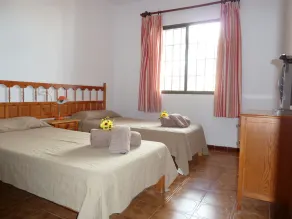 Lägenhet i Es Pujols, nära stranden, pool, gratis WiFi, 2 + personer - Image 2