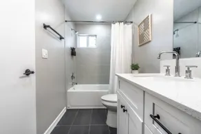 Stylish 1BR Urban Retreat - Image 2