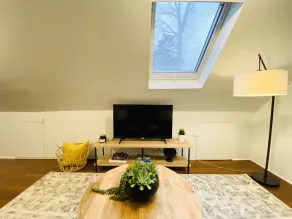 Stylish Loft with Parking Near NYC + Hospital - Image 3