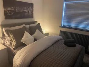 Modern 1 Bed Apartment - Image 4