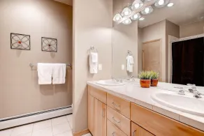 Zeitgenössische Condo Minuten vom Dorf - 3 Schlafzimmer mit jeweils eigenem Bad - Image 5