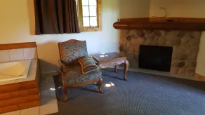 The Bears Den Quiet And Comfortable Wildlife and Hummingbird Viewing - Image 2