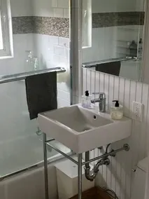 Beautiful Retreat / Hot tub/ Walk to Ridgevale Beach - Image 3