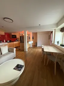 Spacious private king suite steps to DT Banff - Image 5