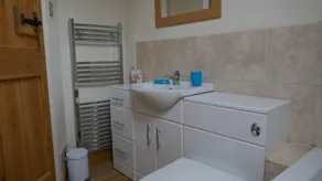 THE NOOK, a cosy 3 bed cottage, newly renovated & pet friendly in Tideswell - Image 2