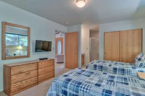 Private hot tub, large patio with lots of seating for the whole family, BBQ, sharc passes for 2026! Amazing views of the golf course - Image 5