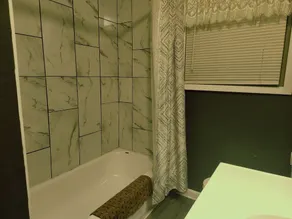 2 KING BEDS! and near a Golf course - Image 3