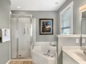 The Parrot Keep~Upgraded 3BR/3BA beach house minutes from the Gulf! - Image 5