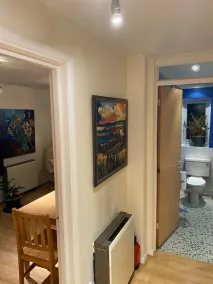 Modern London Tower Bridge apartment - Image 5