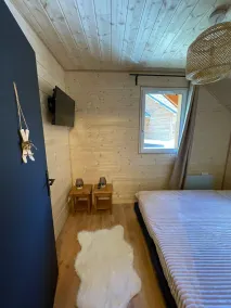 Chalet 9 Personnes, Près des Pistes, Accès Piscine, Wifi et Netflix Inclus - Image 4