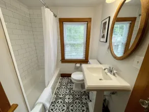 Cottage Charm, 3 Bedrooms - 10 Minutes to Starved Rock! - Image 5