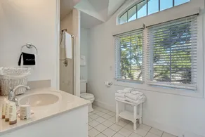 Oceanfront, separate detached suite with rental of home, BHI - Image 2