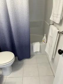Cozy & pretty beach-block, 2-BR condo: short walk to ocean, restaurants & shops! - Image 4