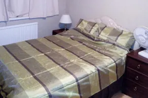 House - Sleeps 5, Private Garden & Free Parking - Image 4