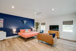 Lake view patio, Lake access 5min away,Kitchenette - Image 5