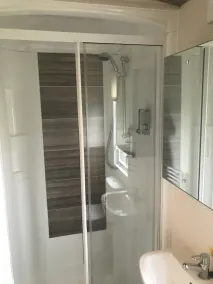 Beautiful 2-bed Caravan in Stratford-upon-avon - Image 2