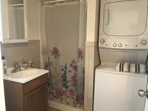 Wildwood apt 4.5 blocks from the beach , huge yard - Image 2