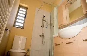 2 Bedroom apartment with large balcony area - Image 2
