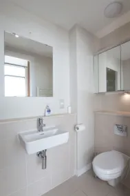 Only 1 of 2 flats in Horizon View offering top floor and 6 windows onto the sea - Image 5