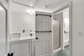 Jenkins Pond Beach Access with Basketball Hoop & Grill, Bright Cape Cod Retreat near Jenkins Pond in Falmouth - Parking, Modern Retreat with Outdoor Space, 24 Hour Hospitality - Image 3
