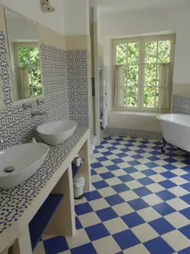 Kleines Schloss mit beheiztem Pool, 80 km von Bordeaux Grill Ping Pong - Image 3