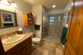 Best/closest location to the slopes and newly redecorated. - Image 3
