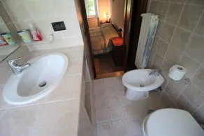Large apartment with shared swimming pool, located in a natural park, Rome 100 km - Image 3