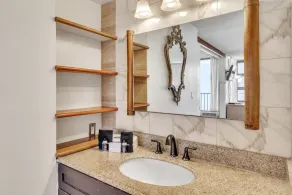 19th-floor newly remodeled condo with lanai, pool & beach access - Image 4