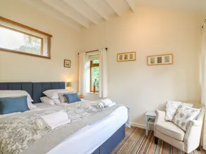 WOODSTOCK COTTAGE, pet friendly, with open fire in Chardstock, Devon - Image 4