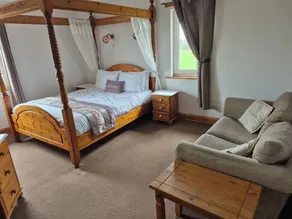 The Hazeldene Hotel - Image 5