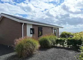 Chalet situé au bord de l'eau avec terrasse - Image 4