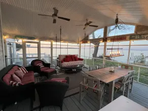 Waterfront, hot tub, screen porch, kayaks, SUP, pier fishing, private feel - Image 4