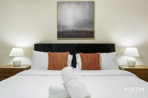 Fully Equipped w/ Stylish Design and Free Parking - Image 4