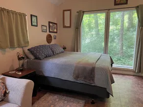 Cozy cabin getaway with hot-tub under stars! - Image 3