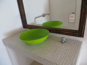 casa relajante frente al mar con piscina privada, perfecta para descansar. - Image 2