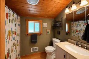 Lil Bigfoot Chalet 2 Bedroom Home by NW Comfy Cabins by RedAwning - Image 5