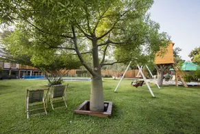 Shared property close to most cities up to 10 adults comfy pool sauna Hottub. - Image 2