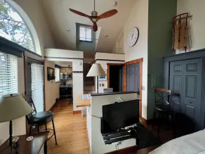 Évadez-vous au studio Sunriver avec bain à remous et connexion Wi-Fi gratuite - Image 5